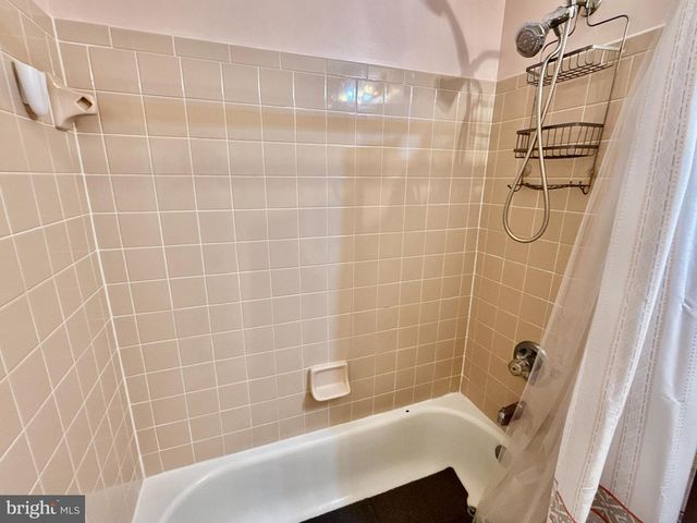 2 JULIE LN, Fredericksburg, VA 22405