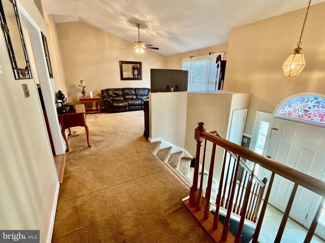 2 JULIE LN, Fredericksburg, VA 22405