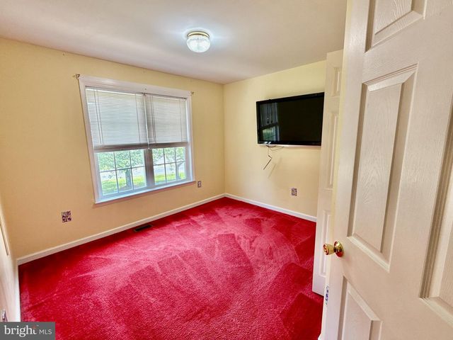2 JULIE LN, Fredericksburg, VA 22405