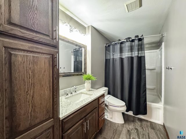 904 E Maywood St Street, Brandon, SD 57005