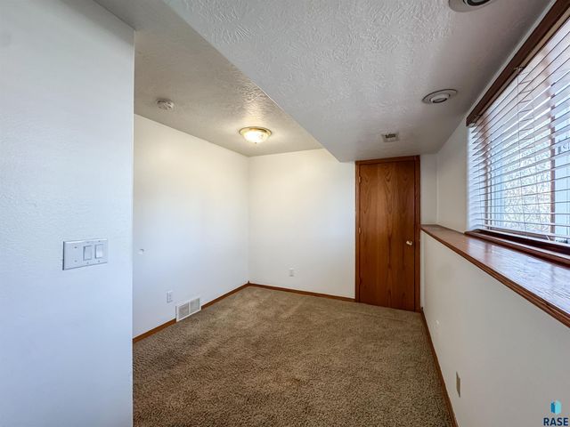 904 E Maywood St Street, Brandon, SD 57005