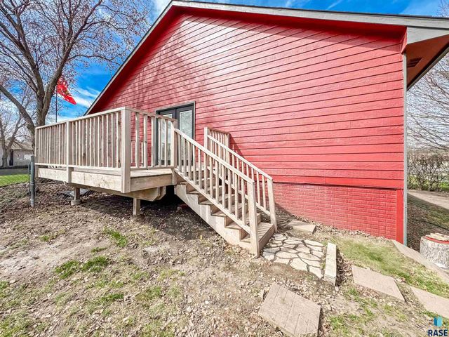 904 E Maywood St Street, Brandon, SD 57005
