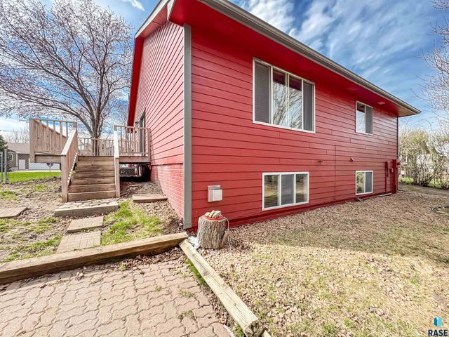 904 E Maywood St Street, Brandon, SD 57005