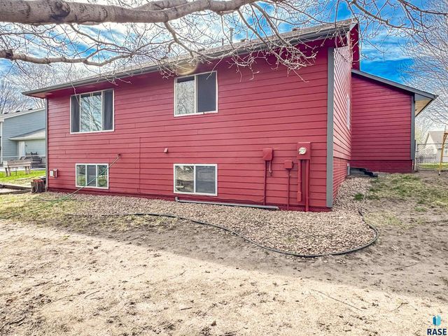 904 E Maywood St Street, Brandon, SD 57005