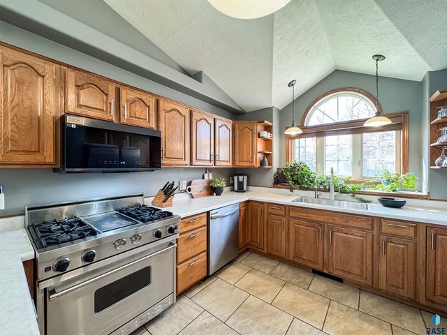 904 E Maywood St Street, Brandon, SD 57005