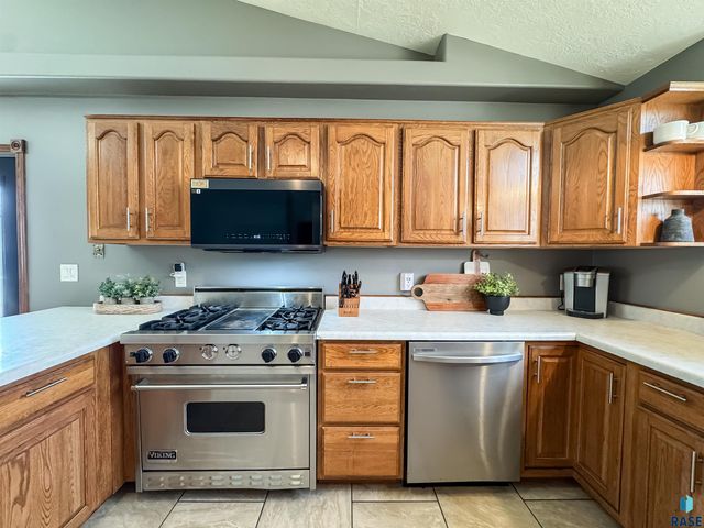 904 E Maywood St Street, Brandon, SD 57005