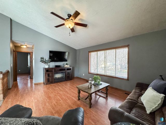 904 E Maywood St Street, Brandon, SD 57005