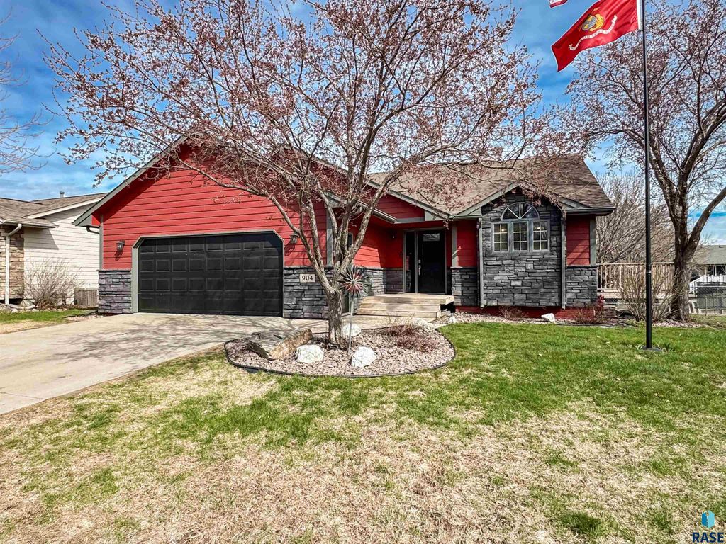 904 E Maywood St Street, Brandon, SD 57005