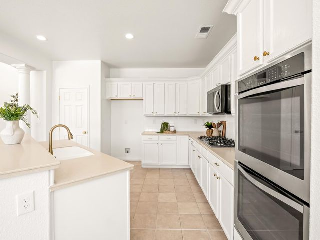 2711 E Shea Drive, Fresno, CA 93720