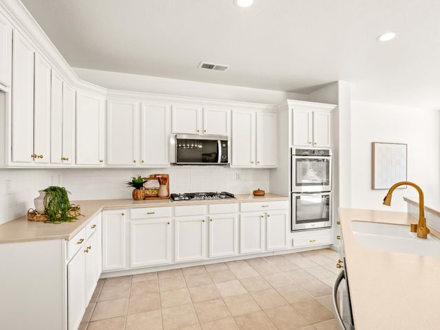 2711 E Shea Drive, Fresno, CA 93720