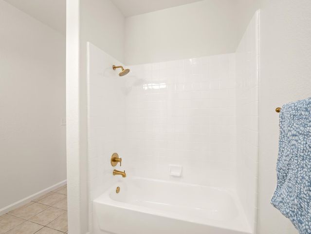 2711 E Shea Drive, Fresno, CA 93720