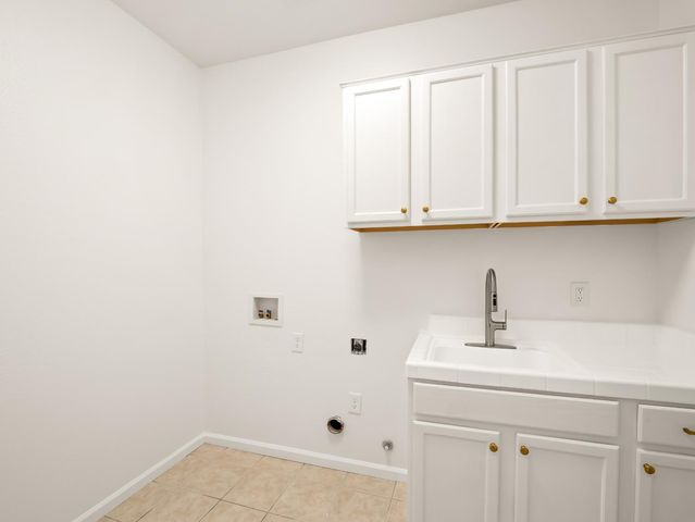 2711 E Shea Drive, Fresno, CA 93720