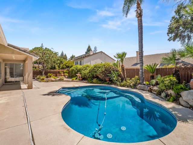 2711 E Shea Drive, Fresno, CA 93720