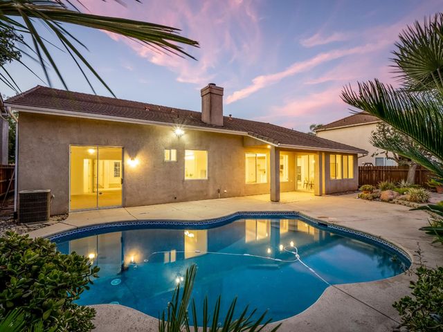 2711 E Shea Drive, Fresno, CA 93720