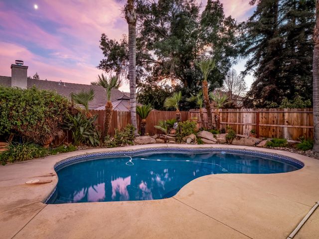2711 E Shea Drive, Fresno, CA 93720