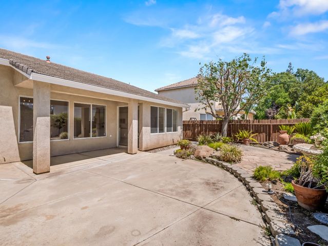 2711 E Shea Drive, Fresno, CA 93720