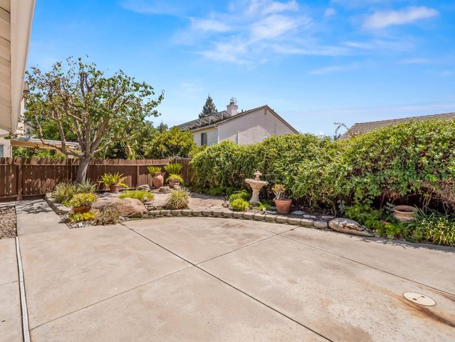 2711 E Shea Drive, Fresno, CA 93720