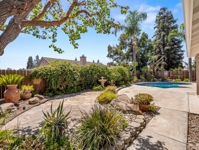 2711 E Shea Drive, Fresno, CA 93720