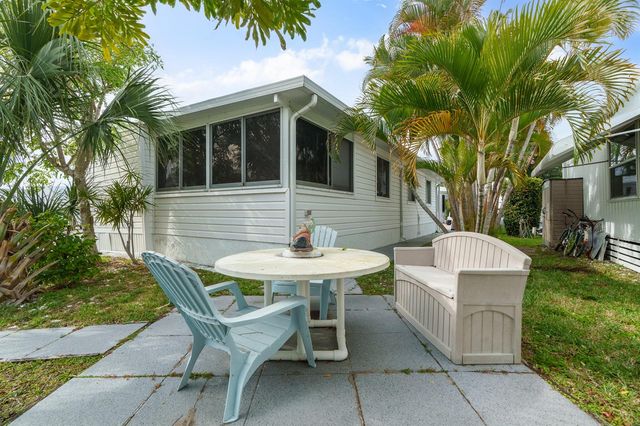 202 N Ibis S, Briny Breezes, FL 33435