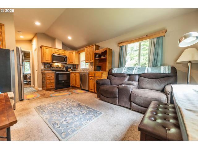 5319 Sw FLANSBERG Rd, Waldport, OR 97394