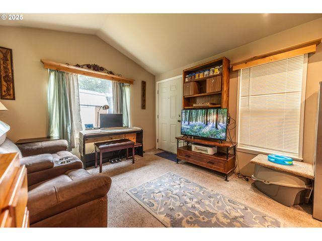 5319 Sw FLANSBERG Rd, Waldport, OR 97394