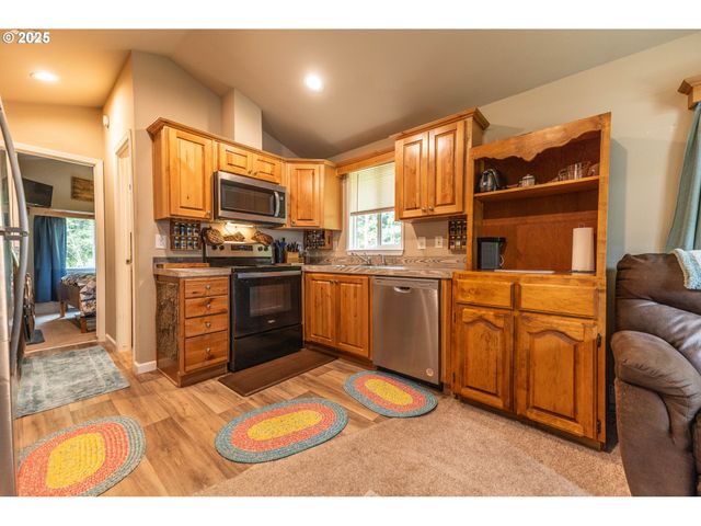 5319 Sw FLANSBERG Rd, Waldport, OR 97394