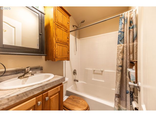 5319 Sw FLANSBERG Rd, Waldport, OR 97394