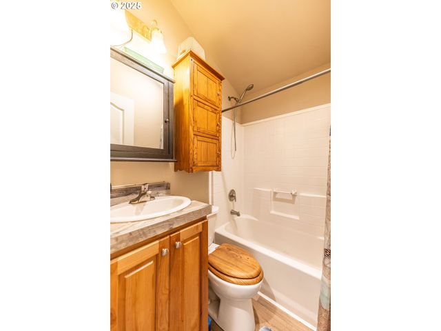 5319 Sw FLANSBERG Rd, Waldport, OR 97394