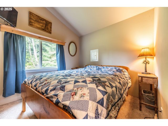 5319 Sw FLANSBERG Rd, Waldport, OR 97394