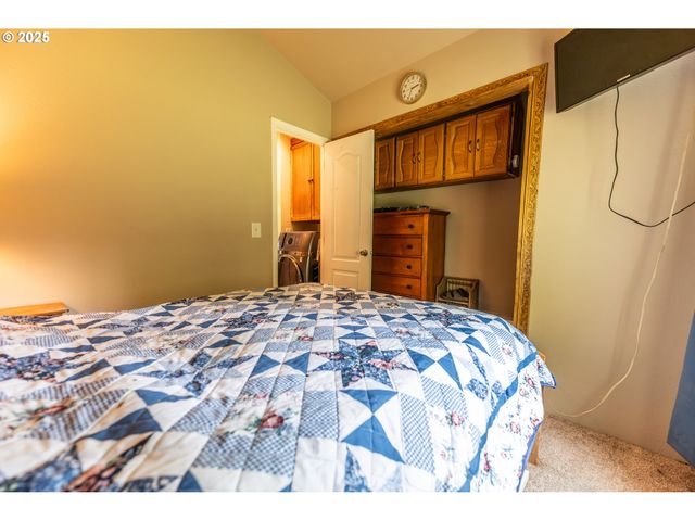 5319 Sw FLANSBERG Rd, Waldport, OR 97394