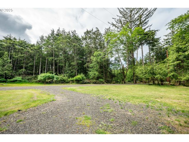 5319 Sw FLANSBERG Rd, Waldport, OR 97394