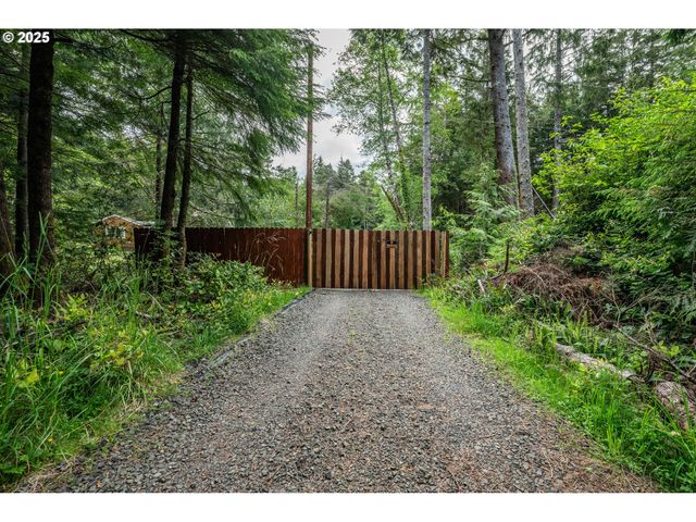 5319 Sw FLANSBERG Rd, Waldport, OR 97394