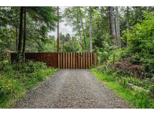 5319 Sw FLANSBERG Rd, Waldport, OR 97394