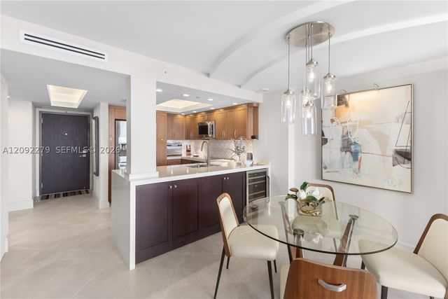2555 Collins Ave 2205, Miami Beach, FL 33140