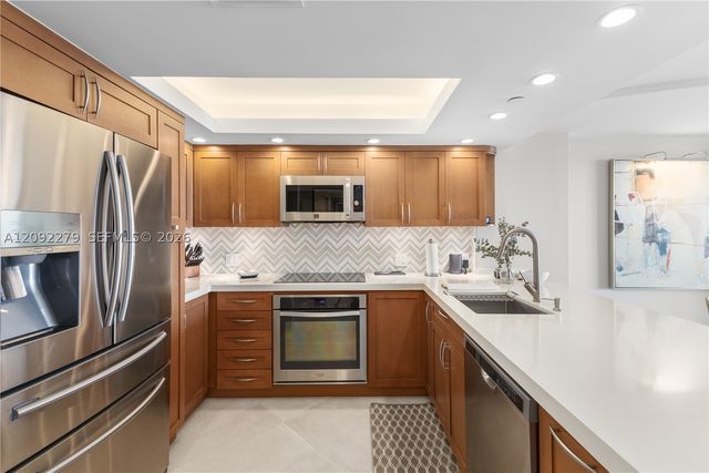 2555 Collins Ave 2205, Miami Beach, FL 33140