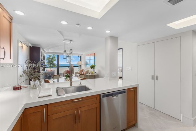 2555 Collins Ave 2205, Miami Beach, FL 33140