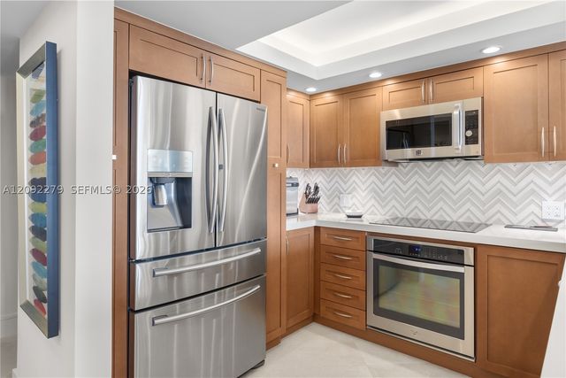 2555 Collins Ave 2205, Miami Beach, FL 33140