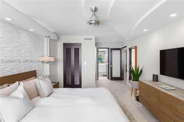 2555 Collins Ave 2205, Miami Beach, FL 33140