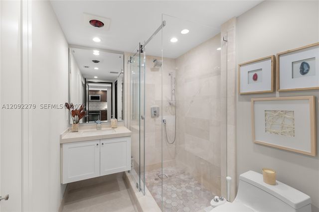 2555 Collins Ave 2205, Miami Beach, FL 33140