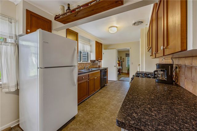 16 Hawley Drive, Webster, NY 14580