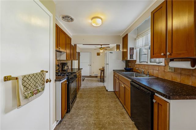 16 Hawley Drive, Webster, NY 14580
