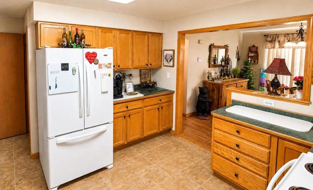 1352 Windsor Circle, Watertown, WI 53098