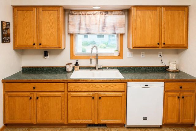 1352 Windsor Circle, Watertown, WI 53098