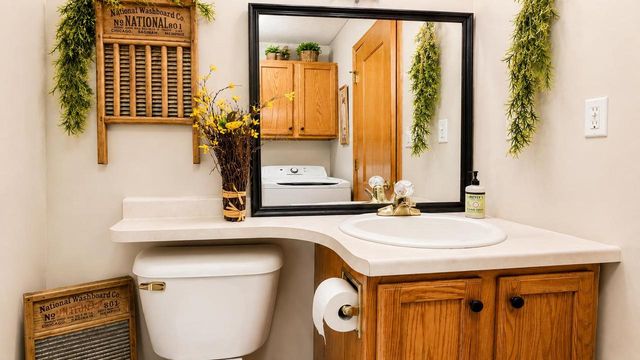 1352 Windsor Circle, Watertown, WI 53098