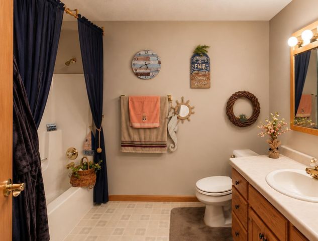 1352 Windsor Circle, Watertown, WI 53098