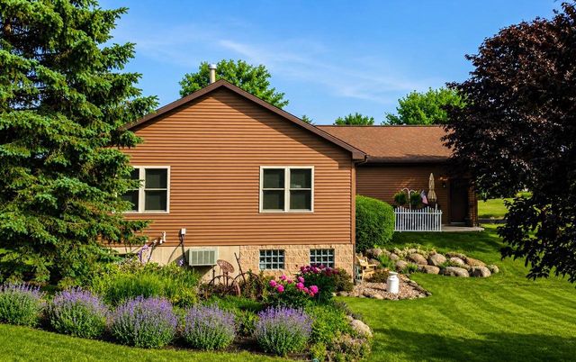 1352 Windsor Circle, Watertown, WI 53098