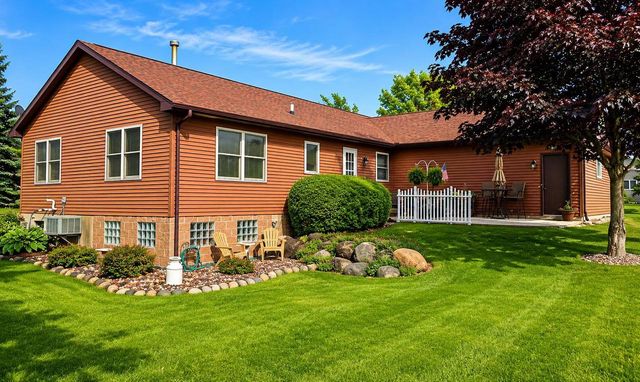 1352 Windsor Circle, Watertown, WI 53098