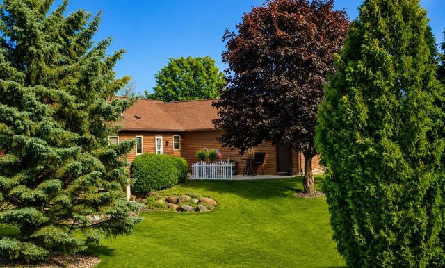 1352 Windsor Circle, Watertown, WI 53098