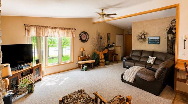 1352 Windsor Circle, Watertown, WI 53098