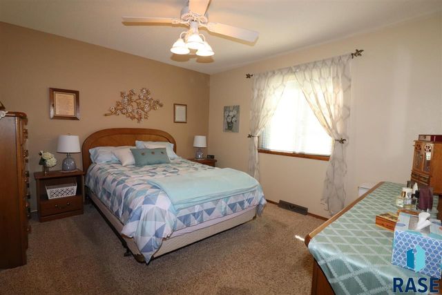 4212 S Southeastern Ave Avenue, Sioux Falls, SD 57103